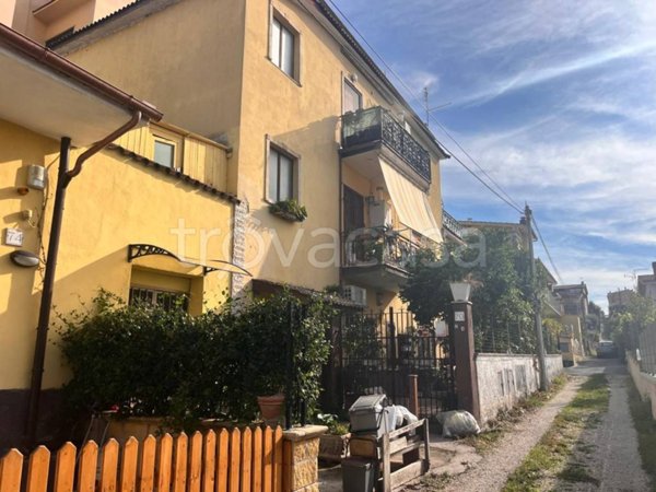 appartamento in vendita a Roma in zona Casal Morena