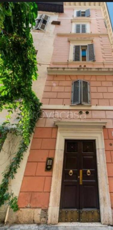 appartamento in vendita a Roma in zona Rione Regola