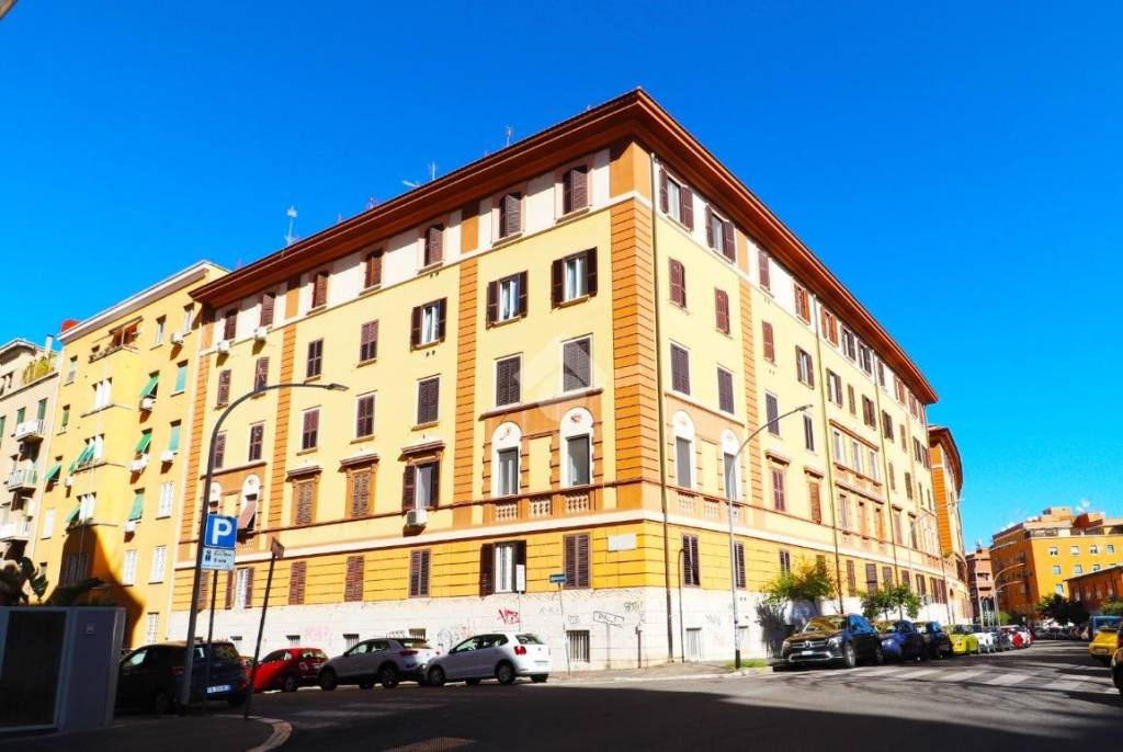 appartamento in vendita a Roma in zona Tuscolano