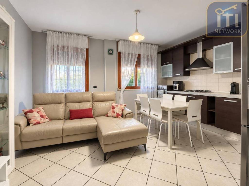 appartamento in vendita a Roma in zona Dragoncello
