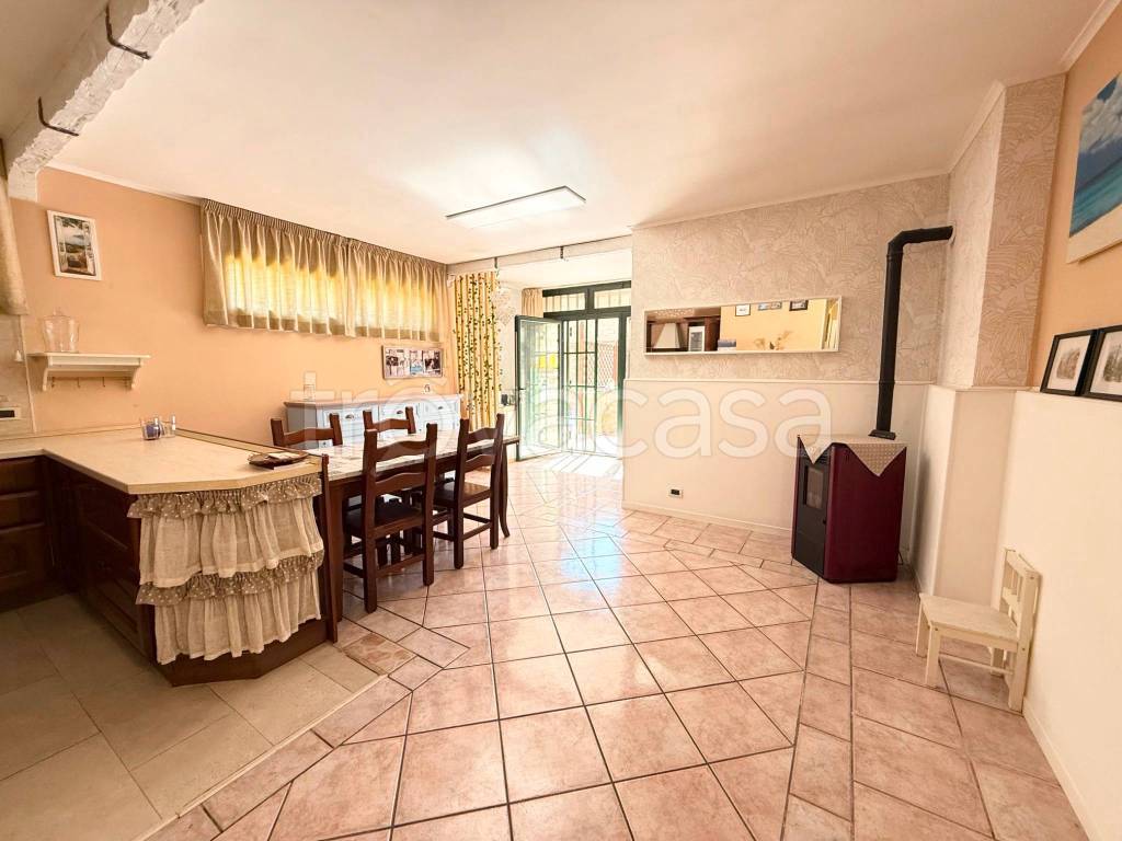 appartamento in vendita a Roma in zona Acilia