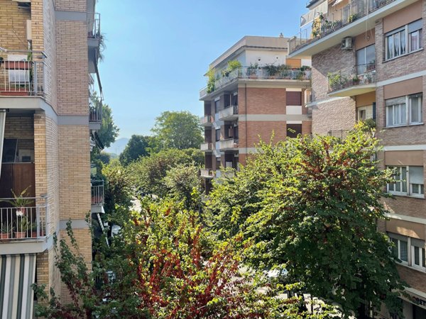 appartamento in vendita a Roma in zona Appio Latino