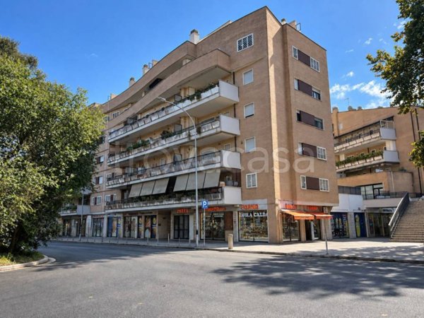 appartamento in vendita a Roma in zona Ostia