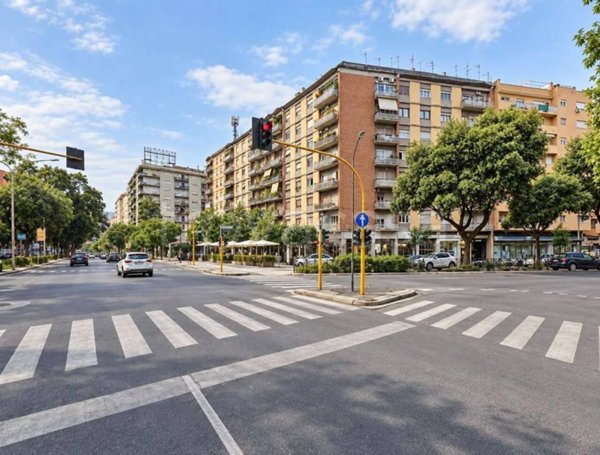 negozio in vendita a Roma in zona Portuense