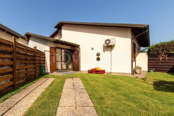 casa indipendente in vendita a Roma in zona Infernetto