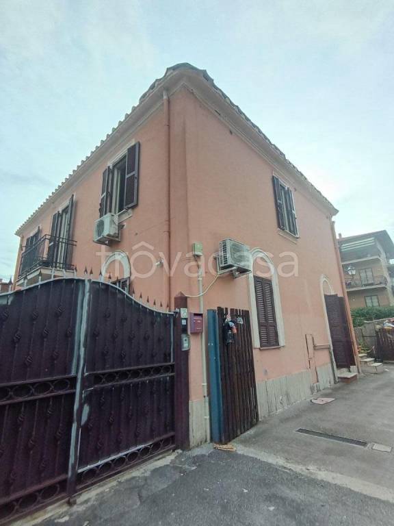 appartamento in vendita a Roma in zona Torre Maura