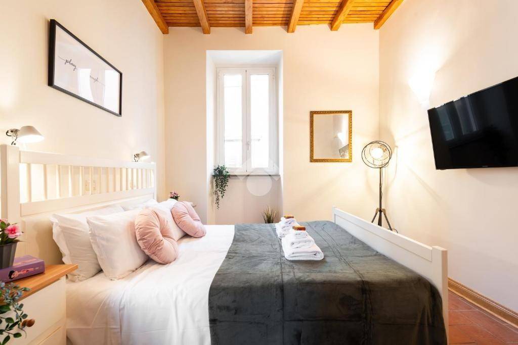 negozio in vendita a Roma in zona Parione/Sant'Eustachio