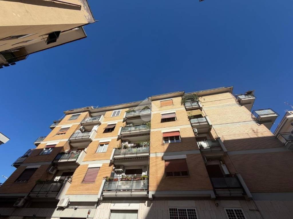 appartamento in vendita a Roma in zona Ardeatino
