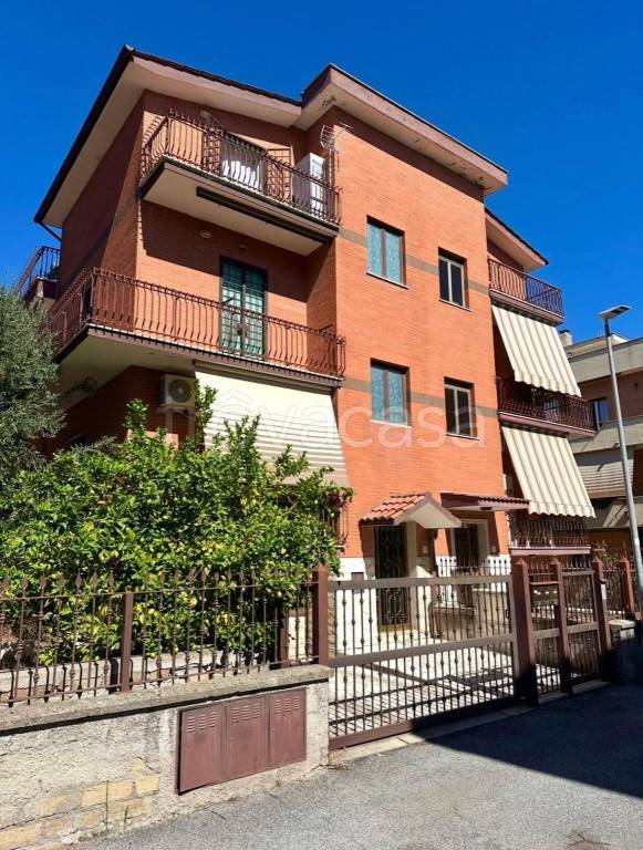 appartamento in vendita a Roma in zona Labaro