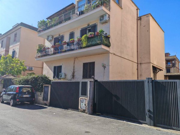 appartamento in vendita a Roma in zona Torre Angela