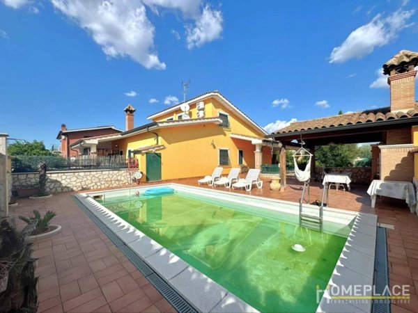 casa indipendente in vendita a Roma in zona Fosso di San Giuliano