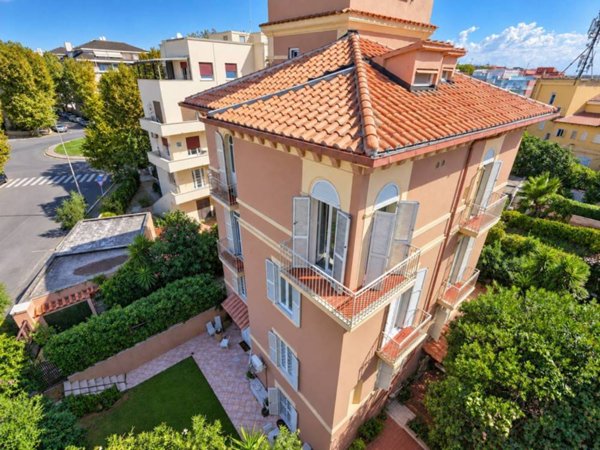 appartamento in vendita a Roma in zona Ostia