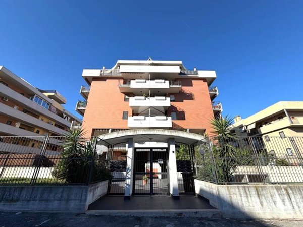 appartamento in vendita a Roma in zona Ponte Mammolo
