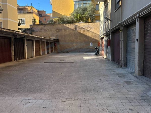box auto in vendita a Roma in zona Gianicolense