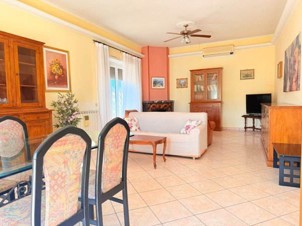 casa indipendente in vendita a Roma in zona Infernetto