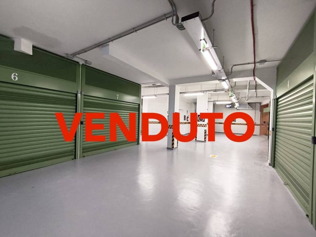 box auto in vendita a Roma in zona Trieste