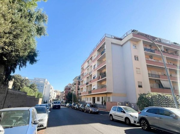 appartamento in vendita a Roma in zona Tuscolano