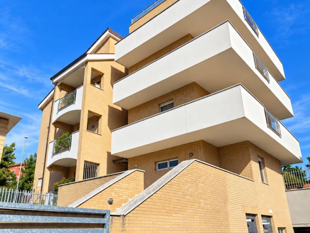 appartamento in vendita a Roma in zona Spallette