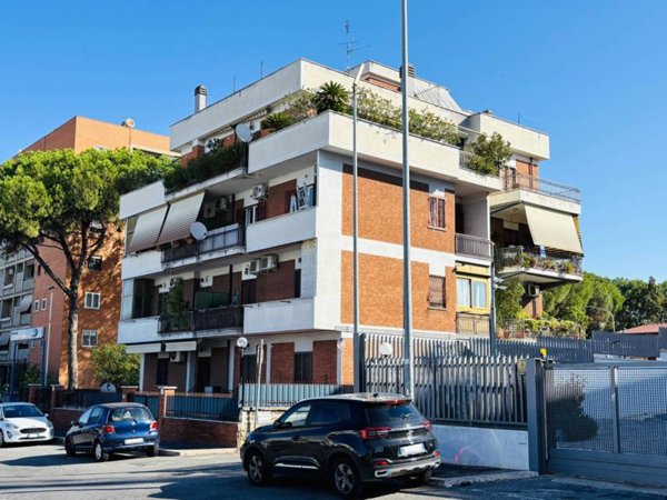 appartamento in vendita a Roma in zona Torre Maura