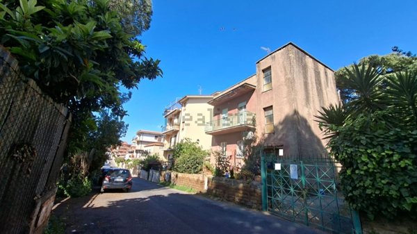 casa indipendente in vendita a Roma in zona Finocchio