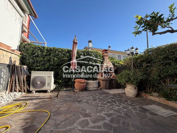 casa indipendente in vendita a Roma in zona Casal Palocco