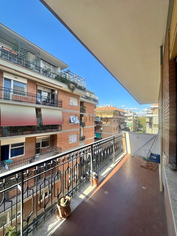 appartamento in vendita a Roma in zona Appio Claudio