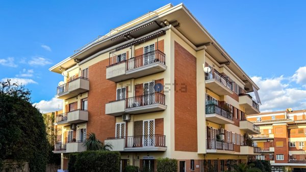 appartamento in vendita a Roma in zona Tomba di Nerone