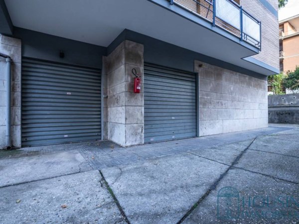 box auto in vendita a Roma in zona Portuense