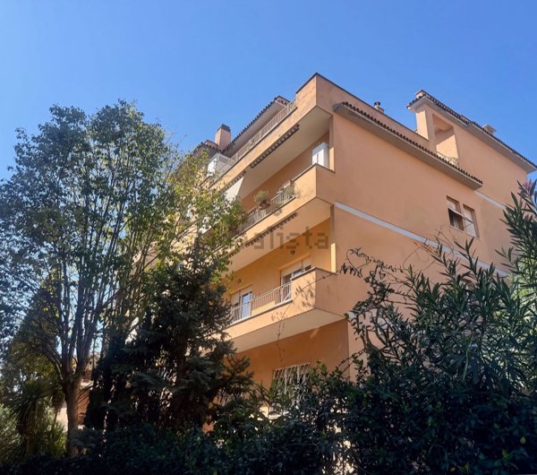appartamento in vendita a Roma in zona Tomba di Nerone