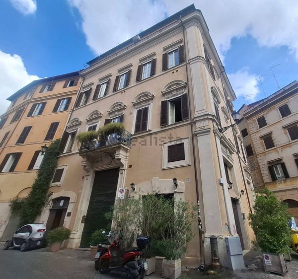 appartamento in vendita a Roma in zona Rione Regola