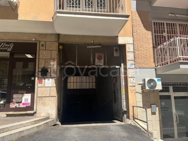 box auto in vendita a Roma in zona Tuscolano