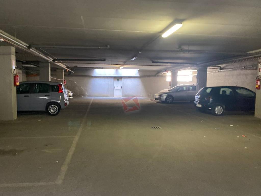 box auto in vendita a Roma in zona Torre Angela