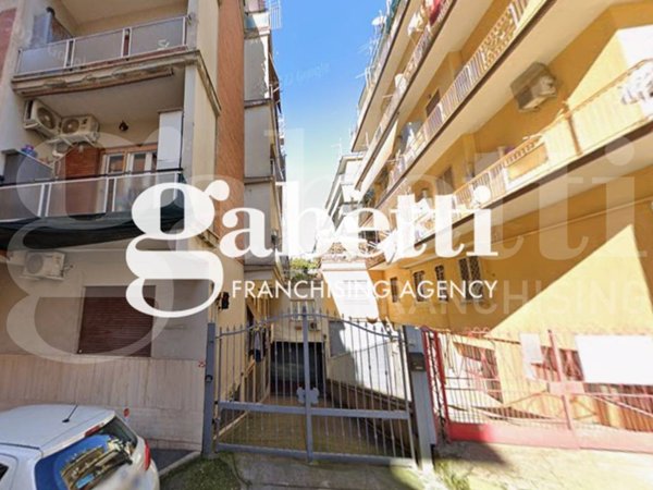 box auto in vendita a Roma in zona Prenestino-Centocelle