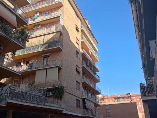 appartamento in vendita a Roma in zona Tuscolano