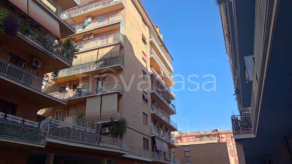 appartamento in vendita a Roma in zona Tuscolano