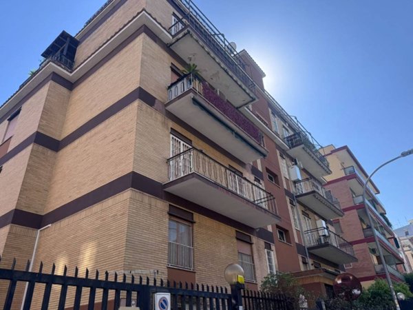appartamento in vendita a Roma in zona Ostiense