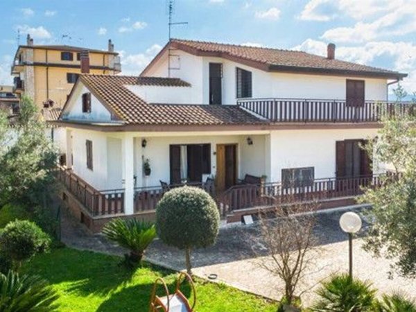casa indipendente in vendita a Roma in zona Finocchio
