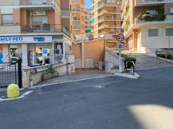 box auto in vendita a Roma in zona Aurelio