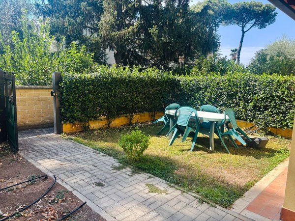 appartamento in vendita a Roma in zona Selva Candida