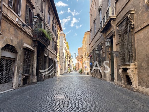 appartamento in vendita a Roma in zona Parione/Sant'Eustachio