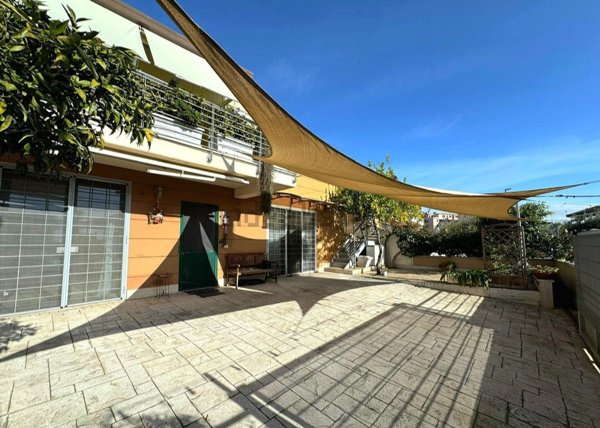 casa indipendente in vendita a Roma in zona Corviale