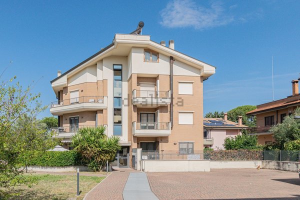 appartamento in vendita a Roma in zona Torre Gaia
