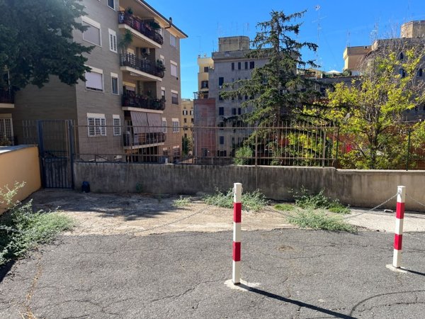 locale commerciale in vendita a Roma in zona Gianicolense