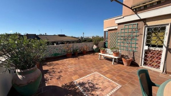 appartamento in vendita a Roma in zona Ostia