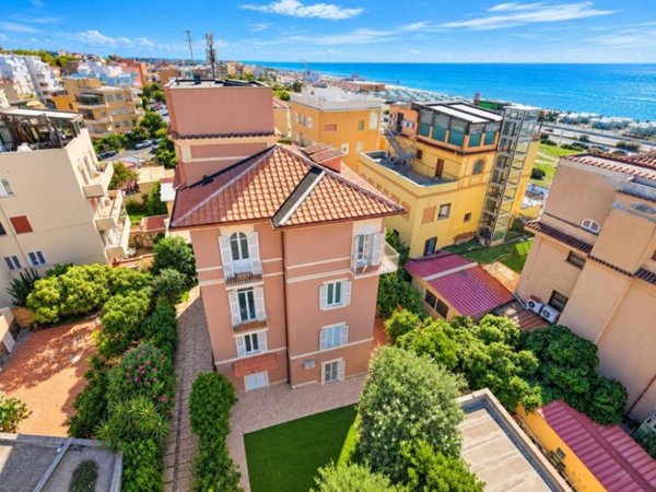 appartamento in vendita a Roma in zona Ostia