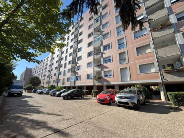 appartamento in vendita a Roma in zona Tor de' Cenci