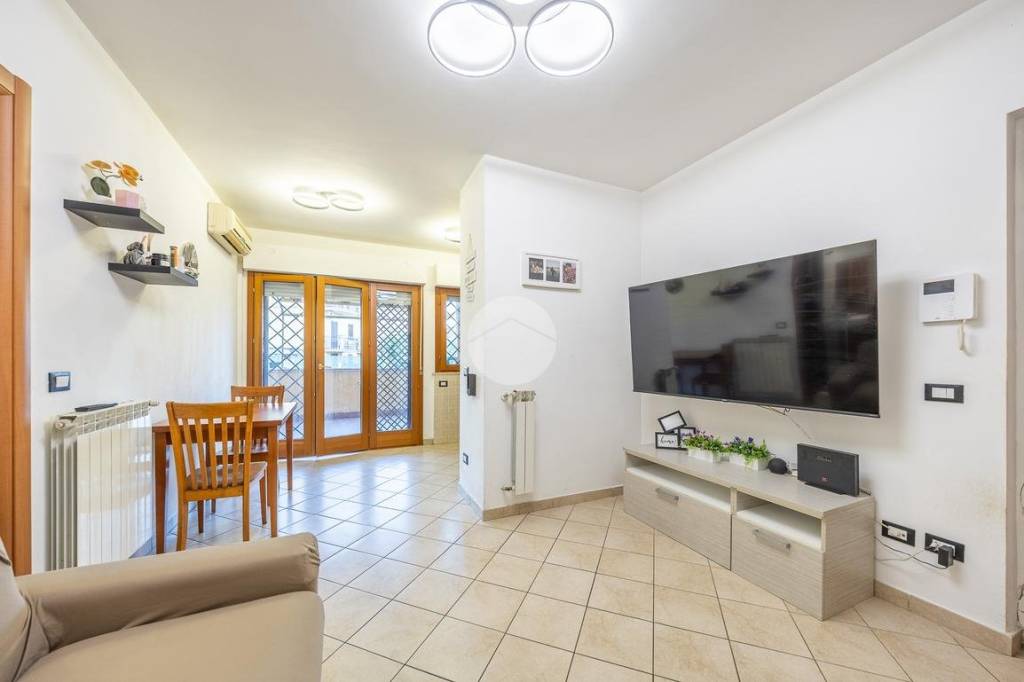 appartamento in vendita a Roma in zona Lunghezza