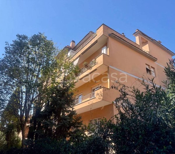 appartamento in vendita a Roma in zona Tomba di Nerone