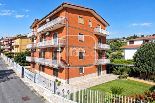 appartamento in vendita a Roma in zona Lunghezza
