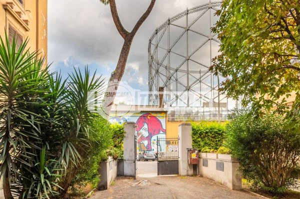 appartamento in vendita a Roma in zona Ostiense